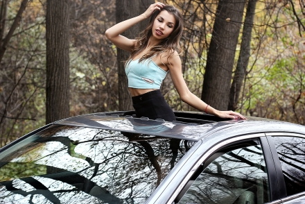 портретная рекламная съемка девушка в машине брюнетка +7 926 222 8521 Komlevs.com Moscow